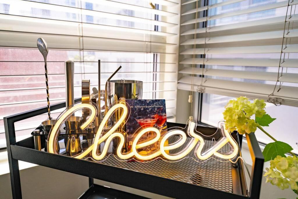 June Specials- Suite Spot Dtla- Free Parking For One Car! Los Angeles Extérieur photo