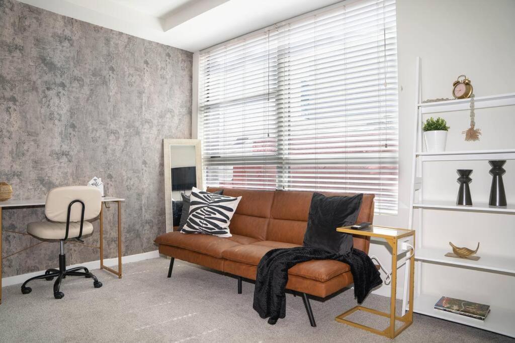 June Specials- Suite Spot Dtla- Free Parking For One Car! Los Angeles Extérieur photo